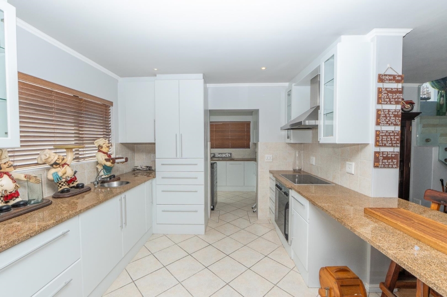 7 Bedroom Property for Sale in Myburgh Park Western Cape